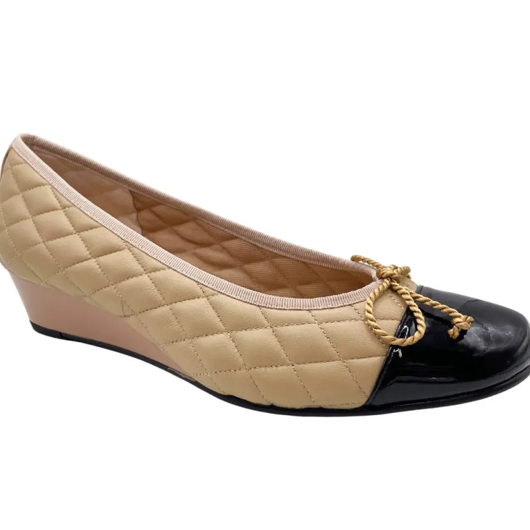 Deluxe - Beige and Black Leather
