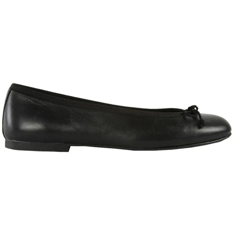 Pearl - Black Leather